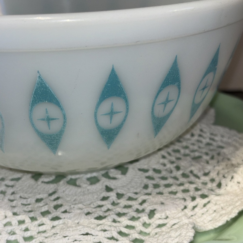Vtg Atomic Eyes Pyrex Mixing Bowl MCM 1950s Unmarked White & Turquoise 403 - Picture 7 of 13